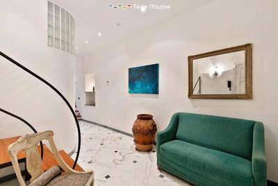 Golden View, Terre Marine