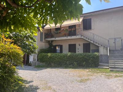 Il Cortile Como Single & Double Room in apartment NO HOTEL