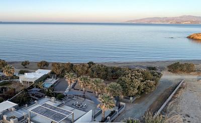 Einzigartige Villa in Paros mit Jacuzzi und Strandzugang