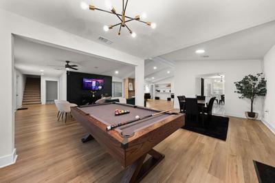 Spacious 6 Bed House near Airport, Pet-Friendly, Close to AFB