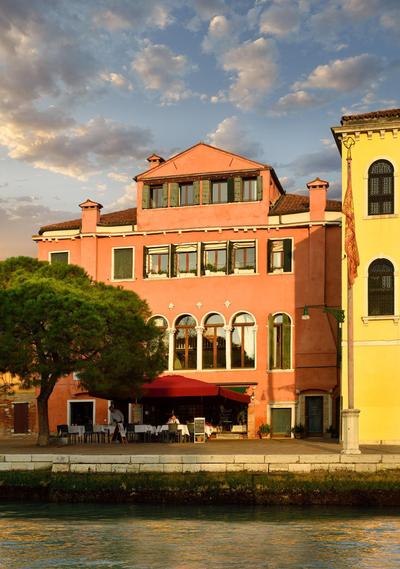 Swan DolceVita Prestige Stay - Canal View & Exclusive Experience