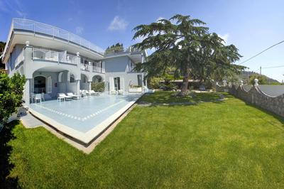 Villa Kalu' with pool for up to 16 People