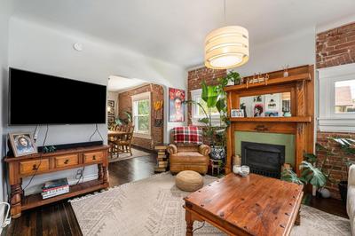 5-Bedroom Victorian Home Private Yard Sleeps 10