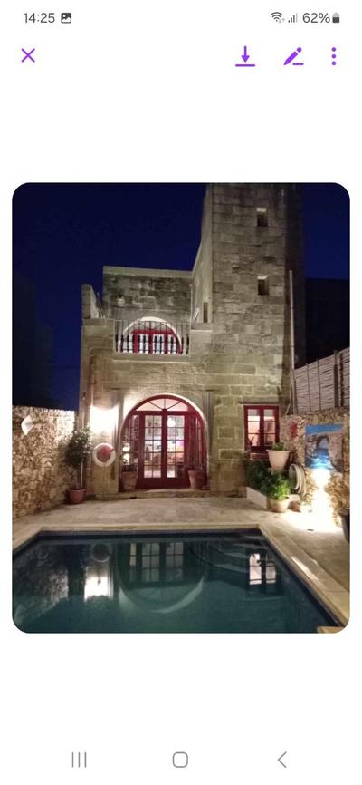 Stunning 3 bedroom Farmhouse with pool