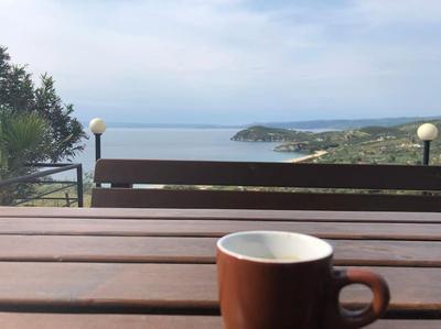 Lovely comfortable apartment on a hill by the sea