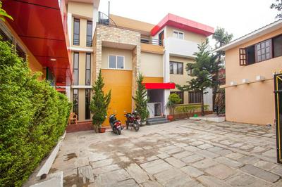 OYO 817 Hotel Garden Flower