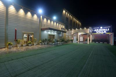 Hotel Luxe Opera NH8 - 7km from IGI Airport Delhi
