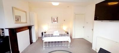 Spacious Ensuite Room with Charming Bay Window