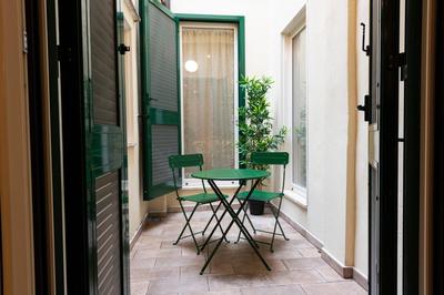 Mercato Contemporary Apartment by Mmega