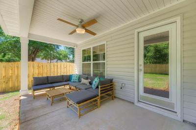A Sunny Stylish 4BR 3BA