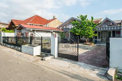 SUPER OYO Gandaria Guest House Near Masjid Raya Sumatera Barat