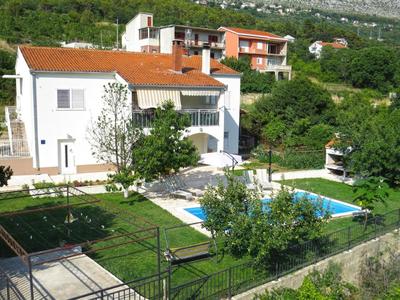 Geräumige Wohnung mit Terrasse und eigenem Pool