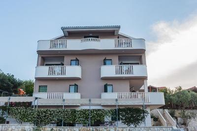 Strandnahes Ferienhaus Mit Garten In Ražanj