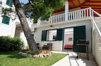 Gemütliches Ferienhaus in Medići mit Terrasse