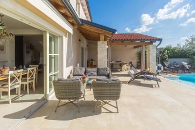 Villa Nar mit Pool und Panoramameerblick bei Porec