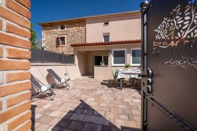 Ferienhaus Mit Whirlpool Und Sauna, In Kastelir