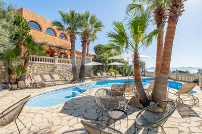 Hervorragende Villa auf einem Hügel mit 360-Grad-Blick über zwei Buchten - b44992