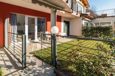 Komfortable Wohnung in Carlazzo mit Privatem Garten