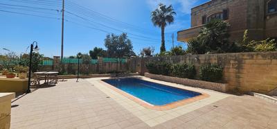 Poolside, 2 bedroom flatlet