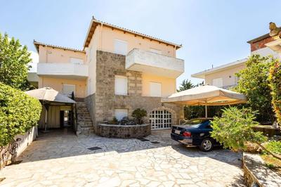 Beachfront Haven - Peaceful Seaside Retreat