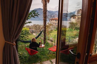 Studio with private garden by GardaDoma