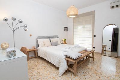 Mia Ginger, Stazione Trastevere vicinanze