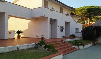 Elba Island Resort Pool & Tennis