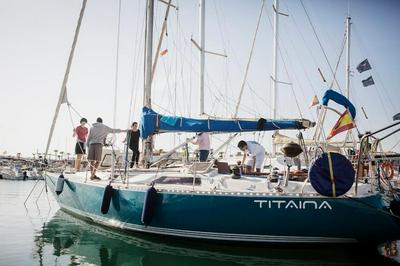 Valencia Sailing District - Barco para 5 en la Marina Norte