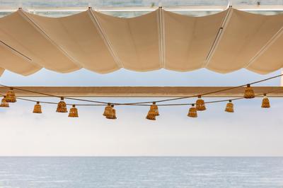 Private and charming apartment in front of the sea