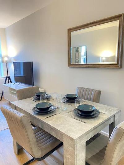 Modern Southampton City Centre Apartment with Superking Bed - Sleeps up to 4