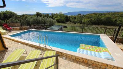 Romantic villetta with pool, large garden with olive trees near the beach - by TRAVELER tourist agency Krk - ID 2202