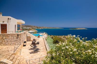 SeaWave Villas, By Hellocrete