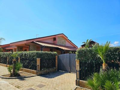 Helle editerrane Villa mit terrasse und garten nur 50 meter vom meer entfern - b54279