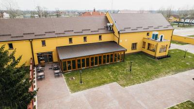 Pansion Mihića dvori