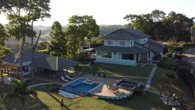 Mansão em Pedra Azul! Exclusividade na região