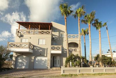 Zoe's Place - 1 BD Loft Beachfront Apartment