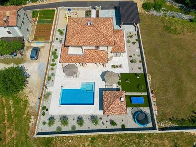 Beautiful Villa Vita Maris with heated pool