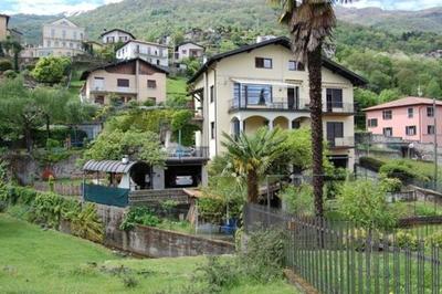 Wohnung Annetta mit Sicht auf See und Berge 75 m