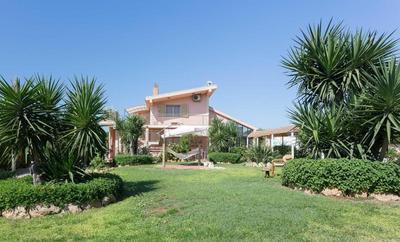 Timparosa, geräumige Villa mit privatem Pool und großem Garten, 2 km vom Strand entfernt