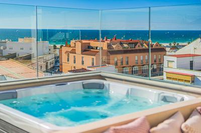 PONIENTE PENTHOUSE - Ático de Lujo con Terraza Vistas Jacuzzi y Wifi