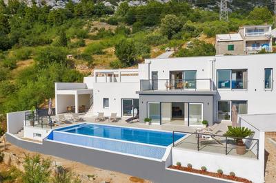 Villa Skyview mit Infinitypool und Panorama Meerblick