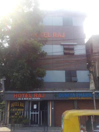 Hotel Raj Airport
