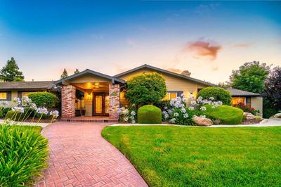 Casteel - 4,500 sq-ft retreat with a pool and hot tub in the middle of wine country!