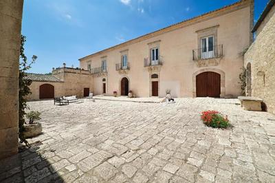 Scifazzo, typisch sizilianische Villa mit Swimmingpool