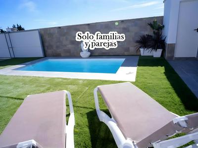 Oasis Chalet con Piscina Privada, Barbacoa y Garaje