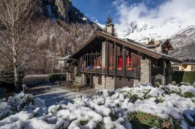 Modest & Cheap Tavern for a Spartan Retreat