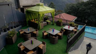 Staynest Retreat & Spa Gangtok !! Prime Location !! Mountain view Rooms !! Swimming pool !! GYM !! BAR
