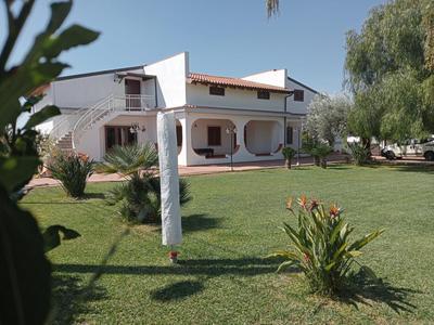 VILLA FLORA