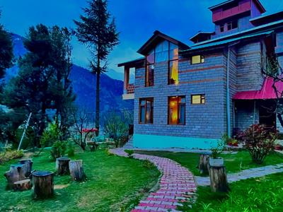 4 Bedroom Luxury Bungalow in Manali with Beautiful Scenic Mountain & Orchard View