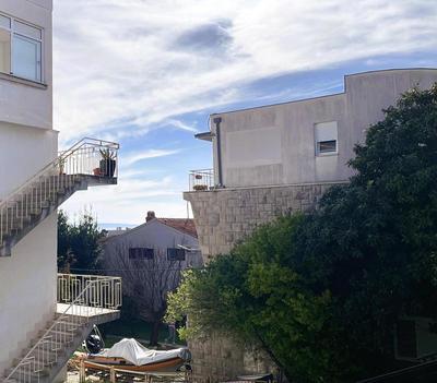 Firule Beach Apartment-Two Bedroom Urban Chic-Prime Location-Walk to Beach-Free Parking